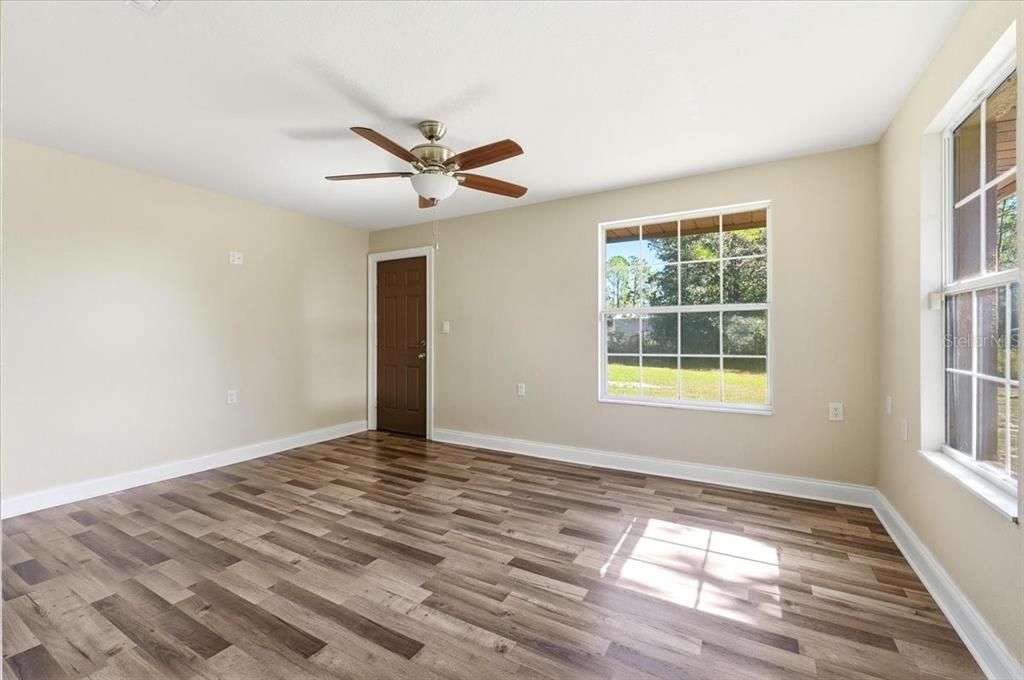 На продажу: $384,999 (3 спален, 2 ванн, 2077 Квадратных фут)