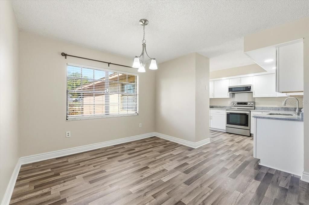 На продажу: $384,999 (3 спален, 2 ванн, 2077 Квадратных фут)