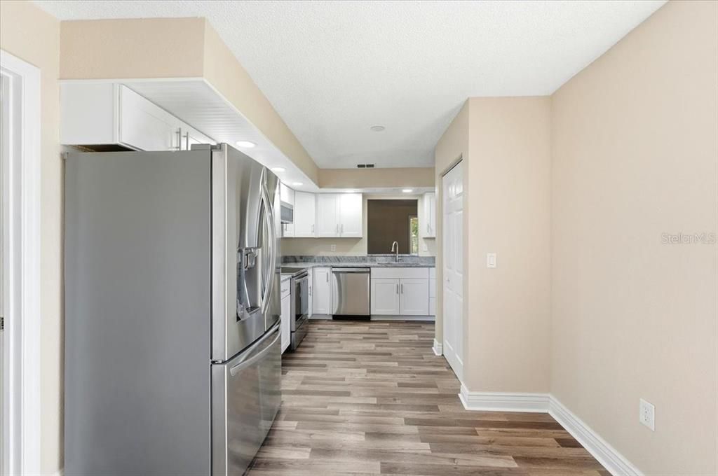 На продажу: $384,999 (3 спален, 2 ванн, 2077 Квадратных фут)