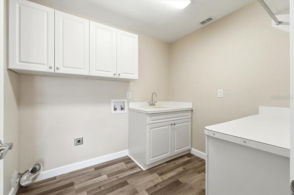 На продажу: $384,999 (3 спален, 2 ванн, 2077 Квадратных фут)