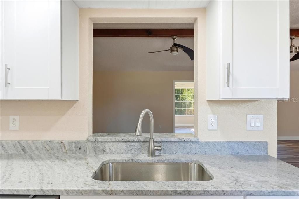 На продажу: $384,999 (3 спален, 2 ванн, 2077 Квадратных фут)