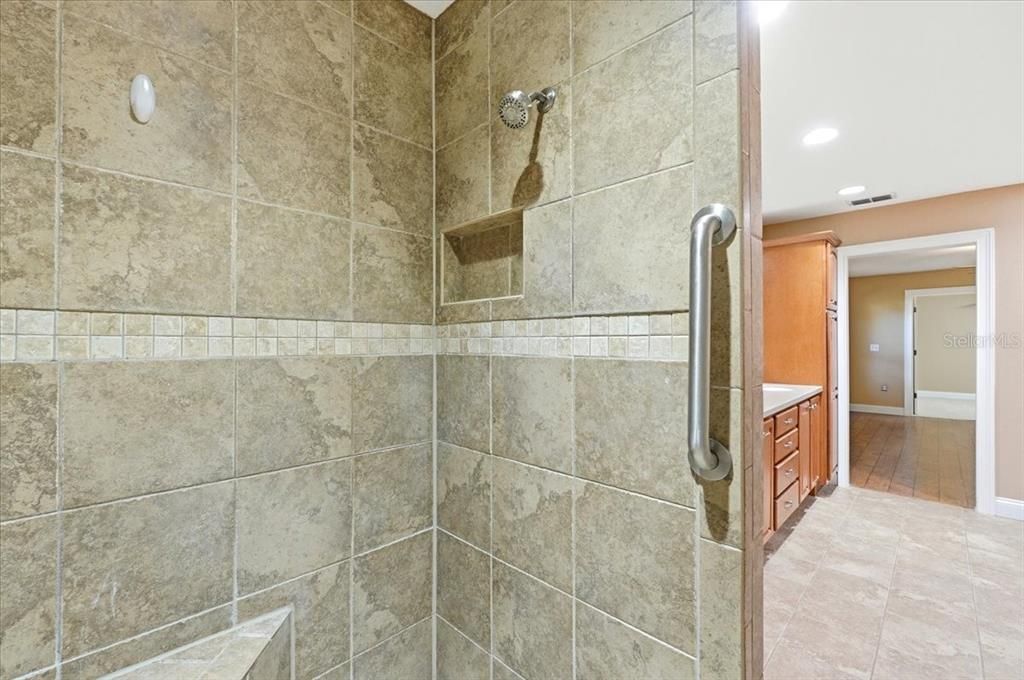 На продажу: $384,999 (3 спален, 2 ванн, 2077 Квадратных фут)