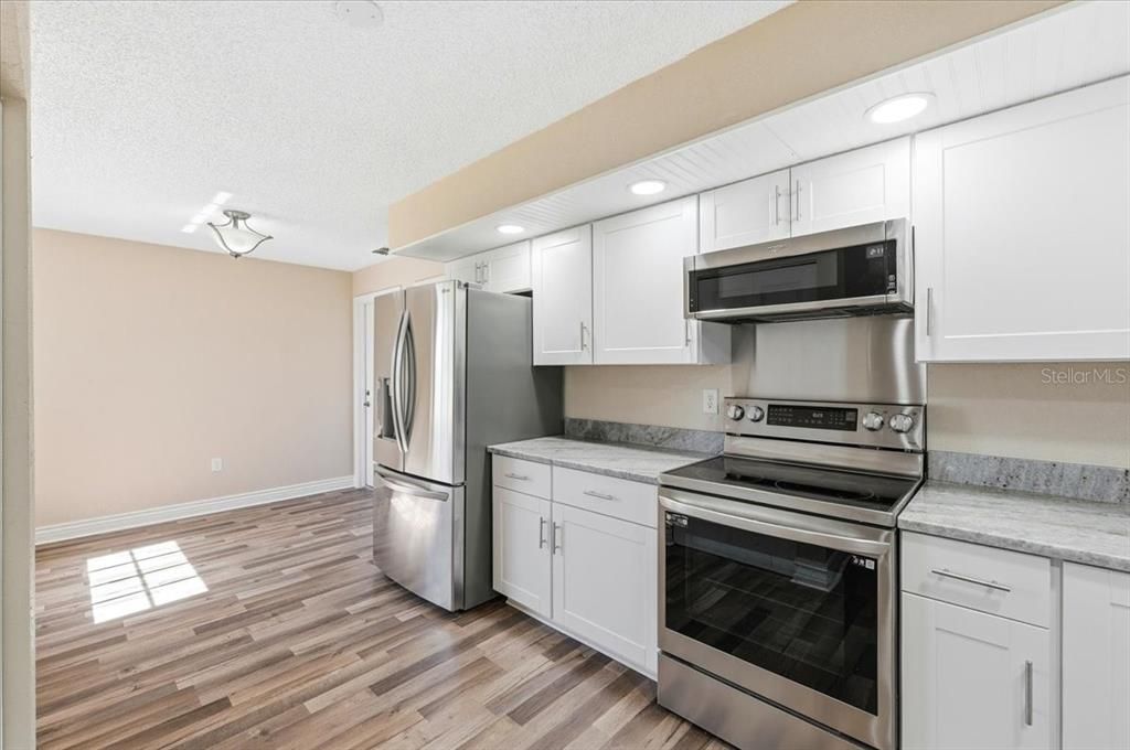 На продажу: $384,999 (3 спален, 2 ванн, 2077 Квадратных фут)