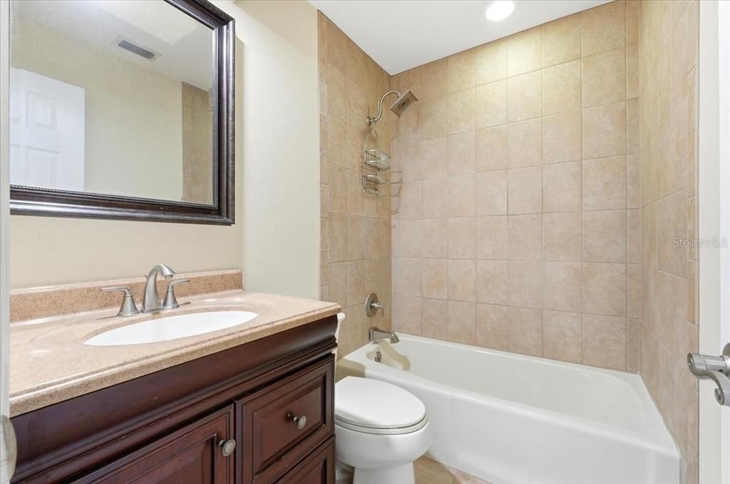 На продажу: $384,999 (3 спален, 2 ванн, 2077 Квадратных фут)