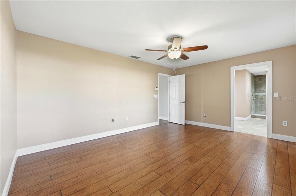 На продажу: $384,999 (3 спален, 2 ванн, 2077 Квадратных фут)