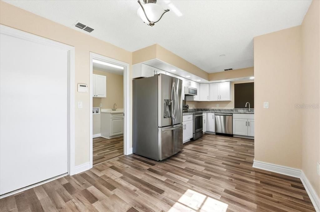 На продажу: $384,999 (3 спален, 2 ванн, 2077 Квадратных фут)