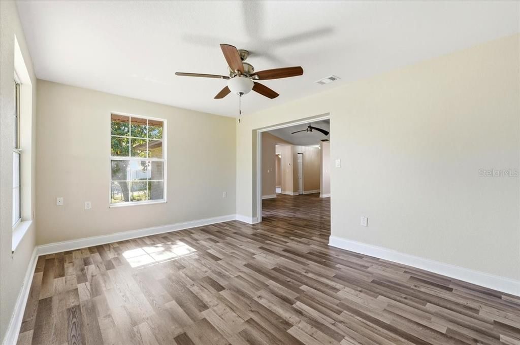 На продажу: $384,999 (3 спален, 2 ванн, 2077 Квадратных фут)