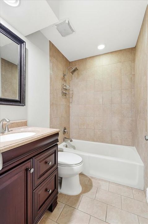 На продажу: $384,999 (3 спален, 2 ванн, 2077 Квадратных фут)