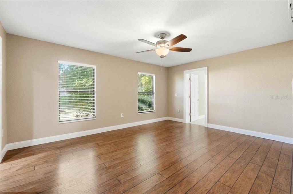 На продажу: $384,999 (3 спален, 2 ванн, 2077 Квадратных фут)