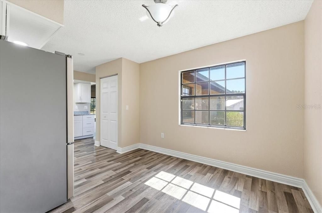 На продажу: $384,999 (3 спален, 2 ванн, 2077 Квадратных фут)