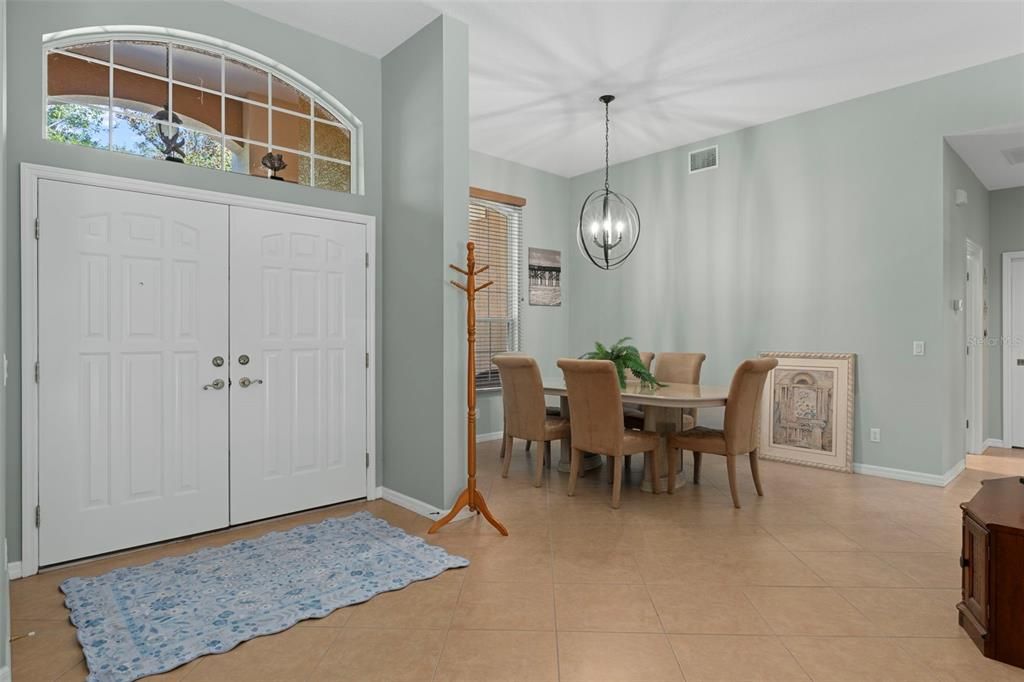 Под контрактом: $550,000 (3 спален, 3 ванн, 2596 Квадратных фут)