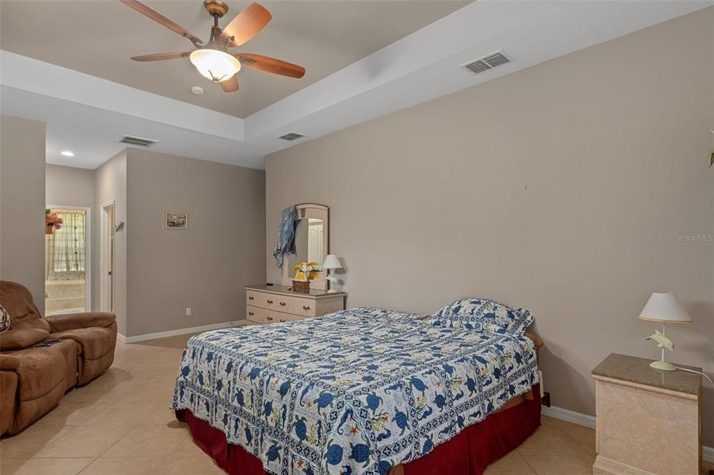 Под контрактом: $550,000 (3 спален, 3 ванн, 2596 Квадратных фут)