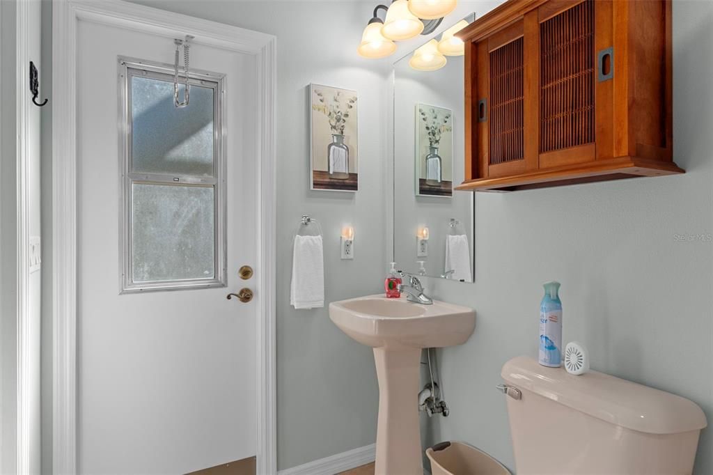 Под контрактом: $550,000 (3 спален, 3 ванн, 2596 Квадратных фут)