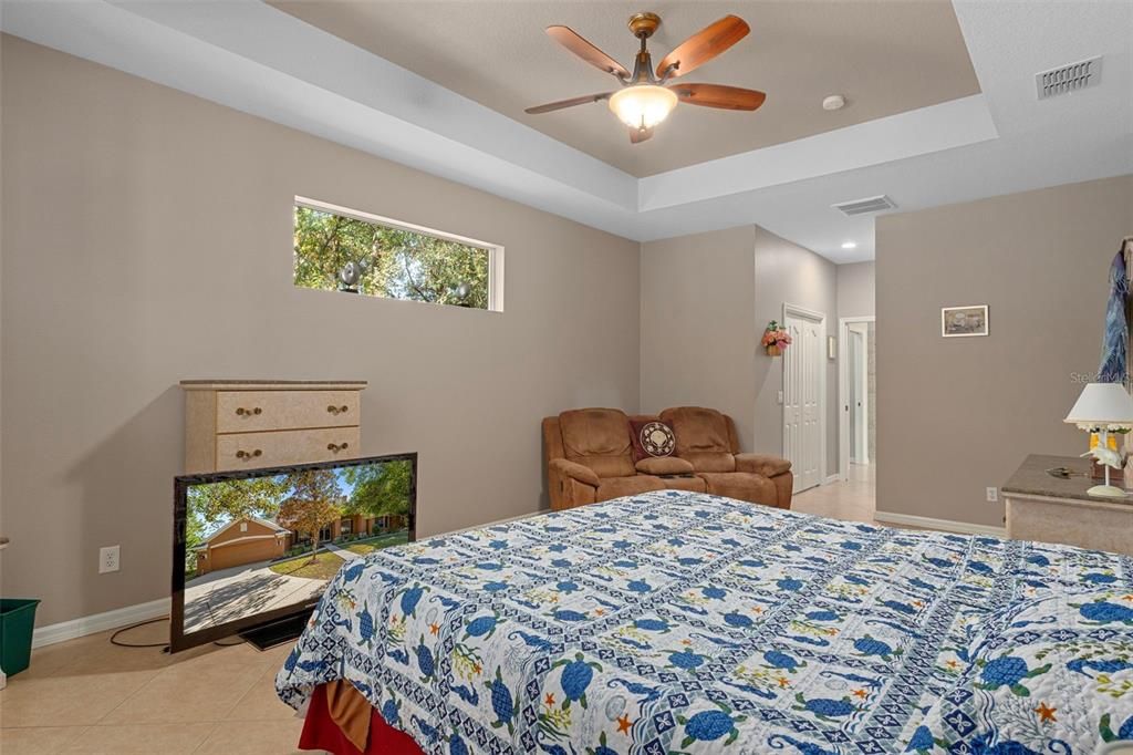 Под контрактом: $550,000 (3 спален, 3 ванн, 2596 Квадратных фут)