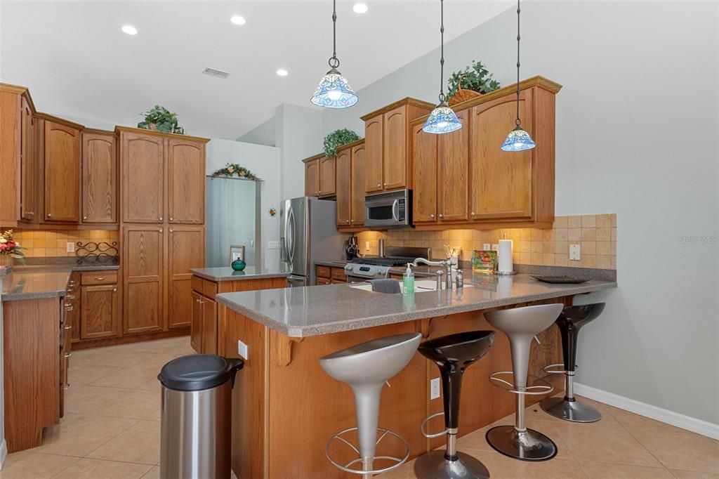 Под контрактом: $550,000 (3 спален, 3 ванн, 2596 Квадратных фут)