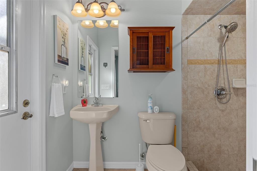 Под контрактом: $550,000 (3 спален, 3 ванн, 2596 Квадратных фут)