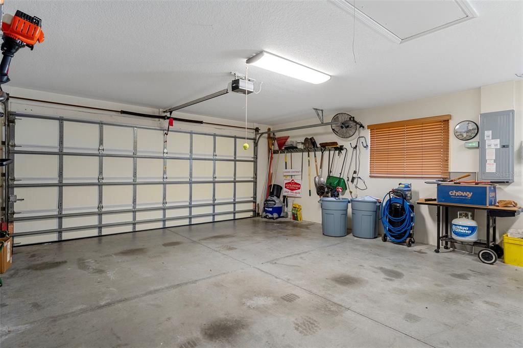 Под контрактом: $550,000 (3 спален, 3 ванн, 2596 Квадратных фут)