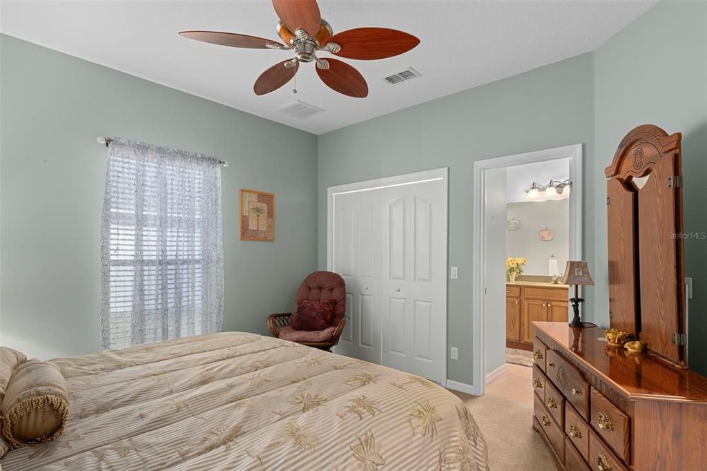 Под контрактом: $550,000 (3 спален, 3 ванн, 2596 Квадратных фут)