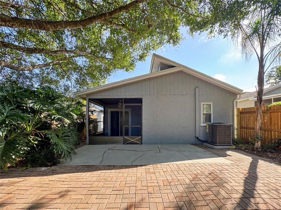 出租: $1,830 (3 贝兹, 2 浴室, 1157 平方英尺)