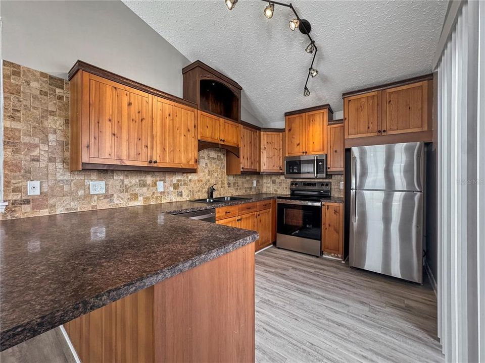 出租: $1,830 (3 贝兹, 2 浴室, 1157 平方英尺)