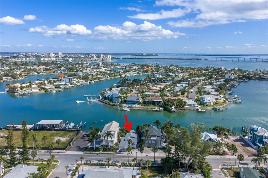 For Sale: $2,125,000 (3 beds, 3 baths, 2151 Square Feet)