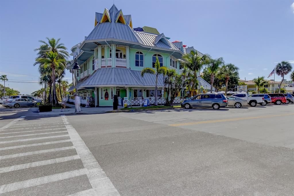 For Sale: $2,125,000 (3 beds, 3 baths, 2151 Square Feet)