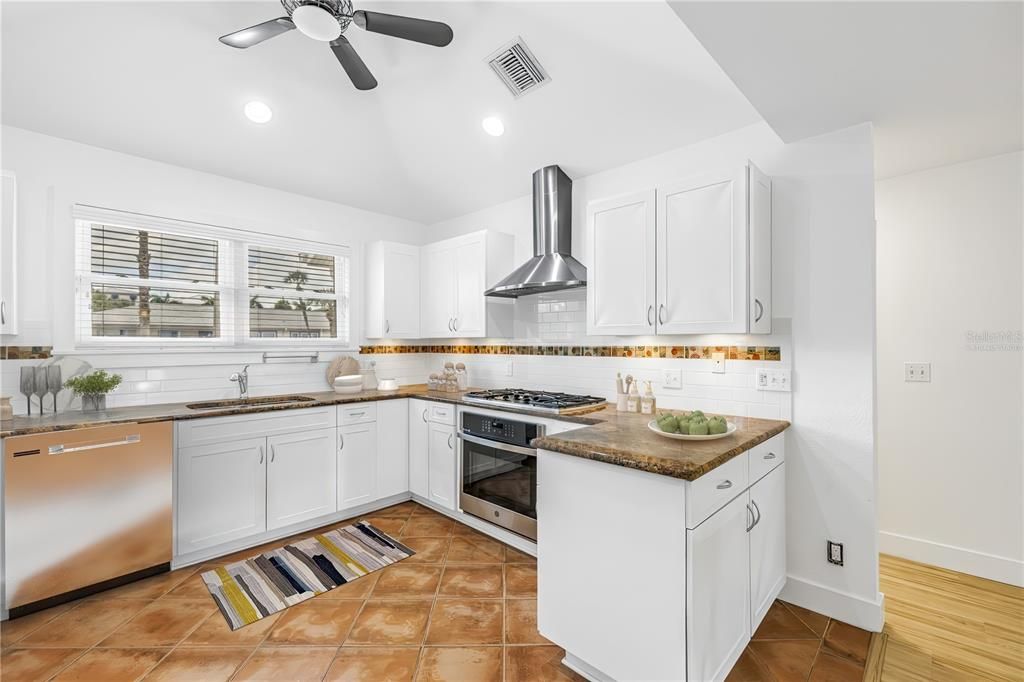 For Sale: $2,125,000 (3 beds, 3 baths, 2151 Square Feet)