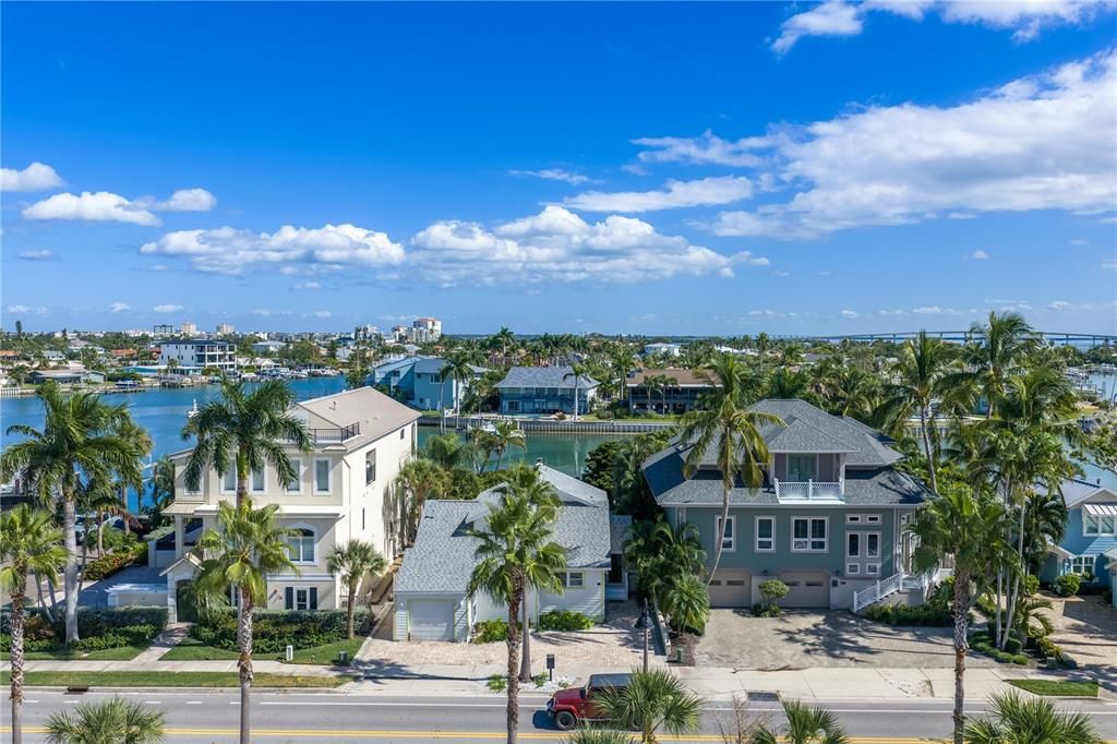 For Sale: $2,125,000 (3 beds, 3 baths, 2151 Square Feet)