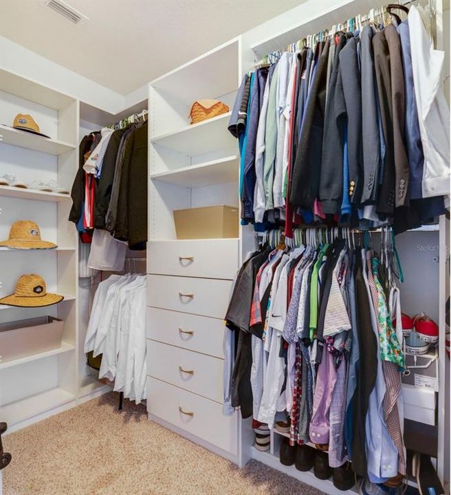 For Sale: $365,000 (3 beds, 2 baths, 1944 Square Feet)