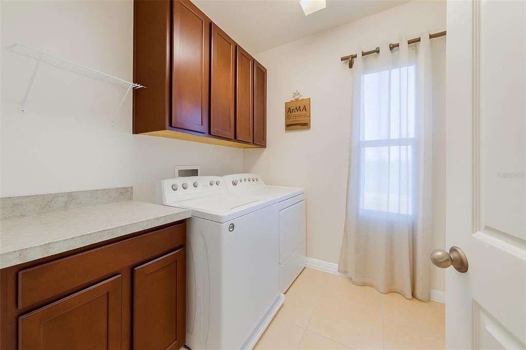 For Sale: $365,000 (3 beds, 2 baths, 1944 Square Feet)