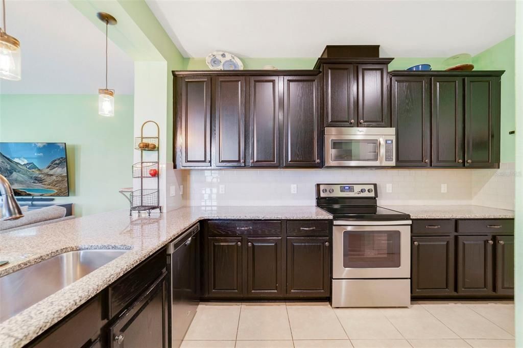 For Sale: $365,000 (3 beds, 2 baths, 1944 Square Feet)