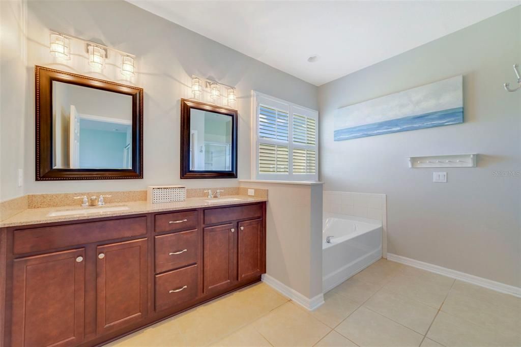 For Sale: $365,000 (3 beds, 2 baths, 1944 Square Feet)