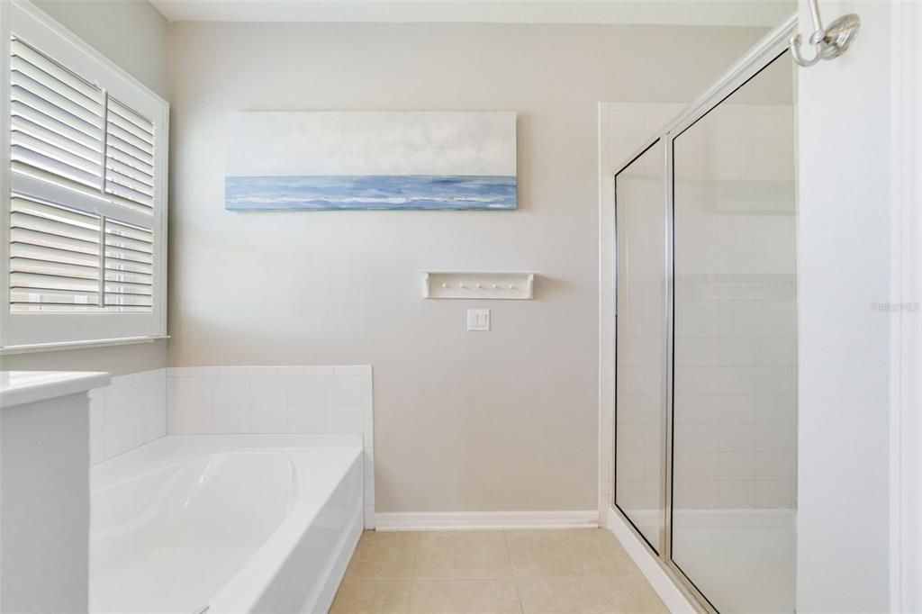 For Sale: $365,000 (3 beds, 2 baths, 1944 Square Feet)