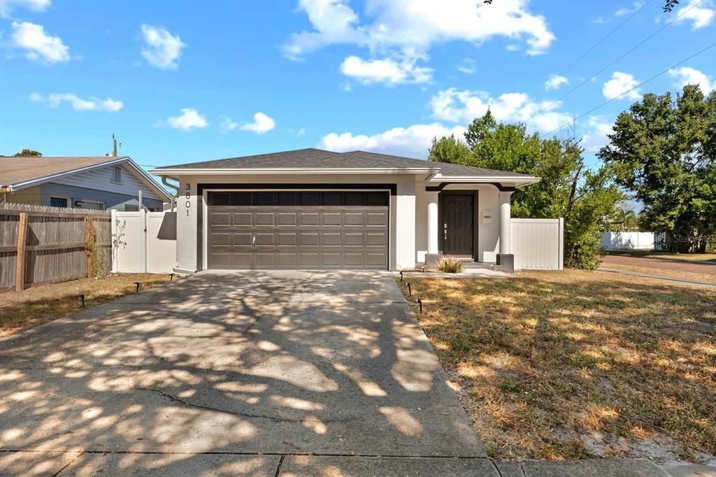 Active With Contract: $3,000 (3 beds, 2 baths, 1350 Square Feet)