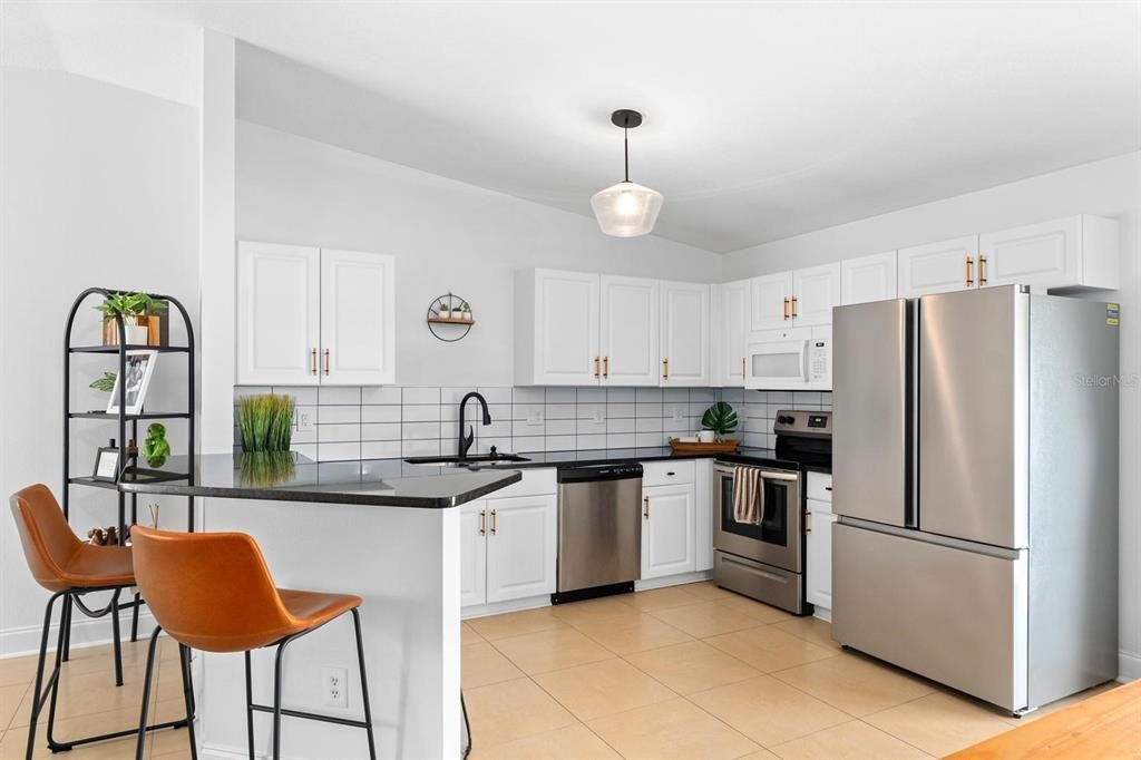 Active With Contract: $3,000 (3 beds, 2 baths, 1350 Square Feet)