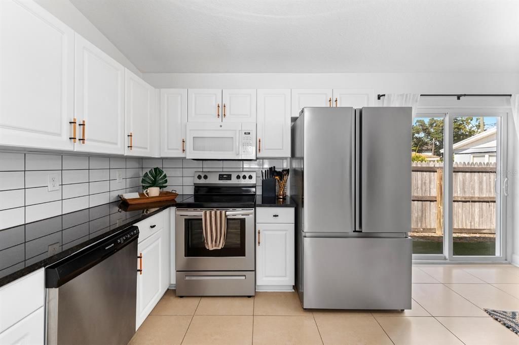 Active With Contract: $3,000 (3 beds, 2 baths, 1350 Square Feet)