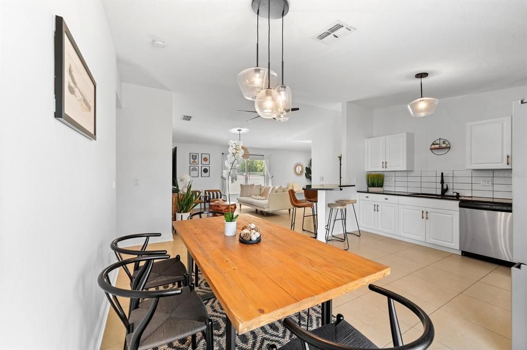 Active With Contract: $3,000 (3 beds, 2 baths, 1350 Square Feet)