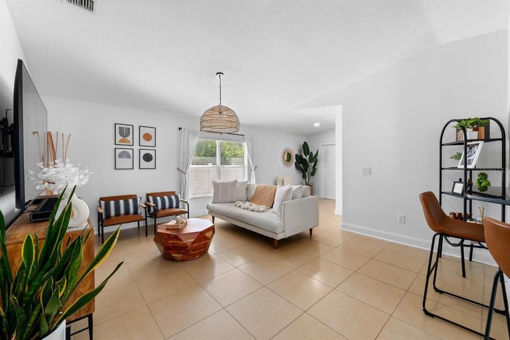 Active With Contract: $3,000 (3 beds, 2 baths, 1350 Square Feet)
