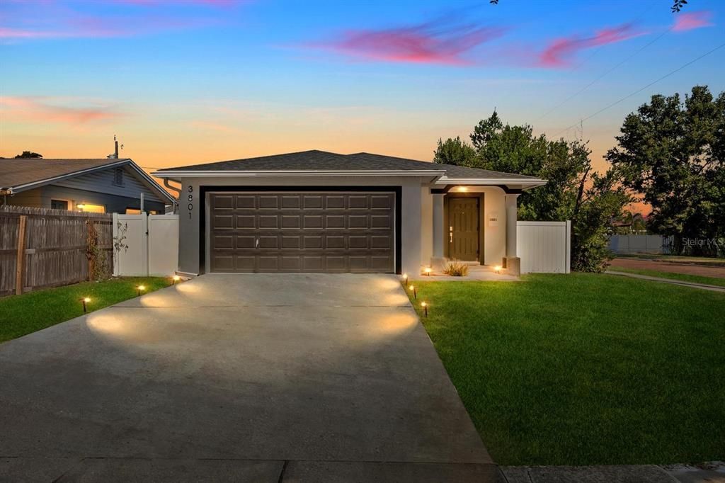 Active With Contract: $3,000 (3 beds, 2 baths, 1350 Square Feet)