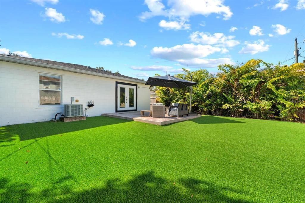 Active With Contract: $3,000 (3 beds, 2 baths, 1350 Square Feet)