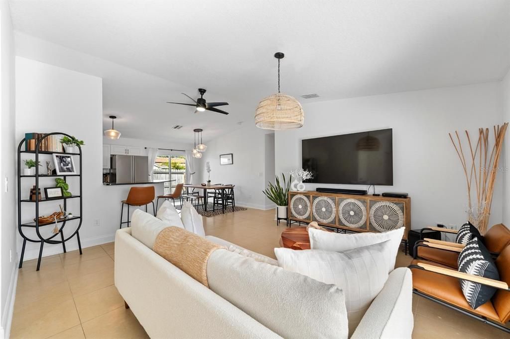 Active With Contract: $3,000 (3 beds, 2 baths, 1350 Square Feet)