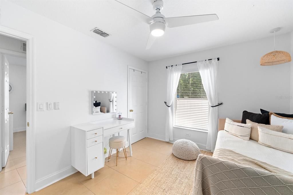 Active With Contract: $3,000 (3 beds, 2 baths, 1350 Square Feet)