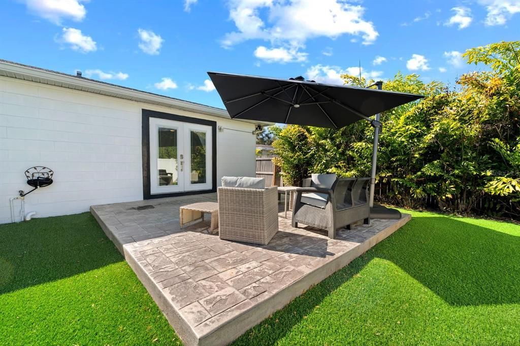 Active With Contract: $3,000 (3 beds, 2 baths, 1350 Square Feet)