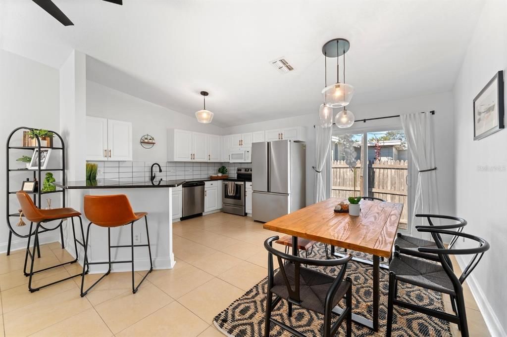 Active With Contract: $3,000 (3 beds, 2 baths, 1350 Square Feet)