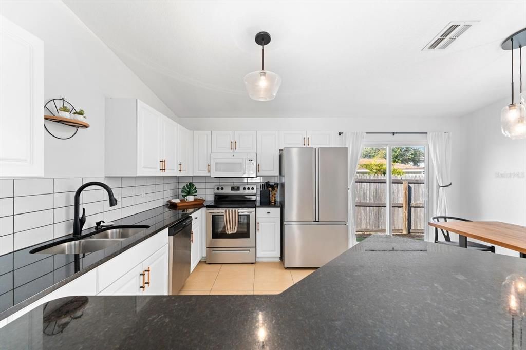 Active With Contract: $3,000 (3 beds, 2 baths, 1350 Square Feet)