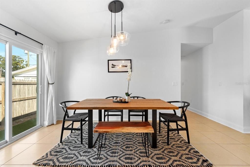 Active With Contract: $3,000 (3 beds, 2 baths, 1350 Square Feet)