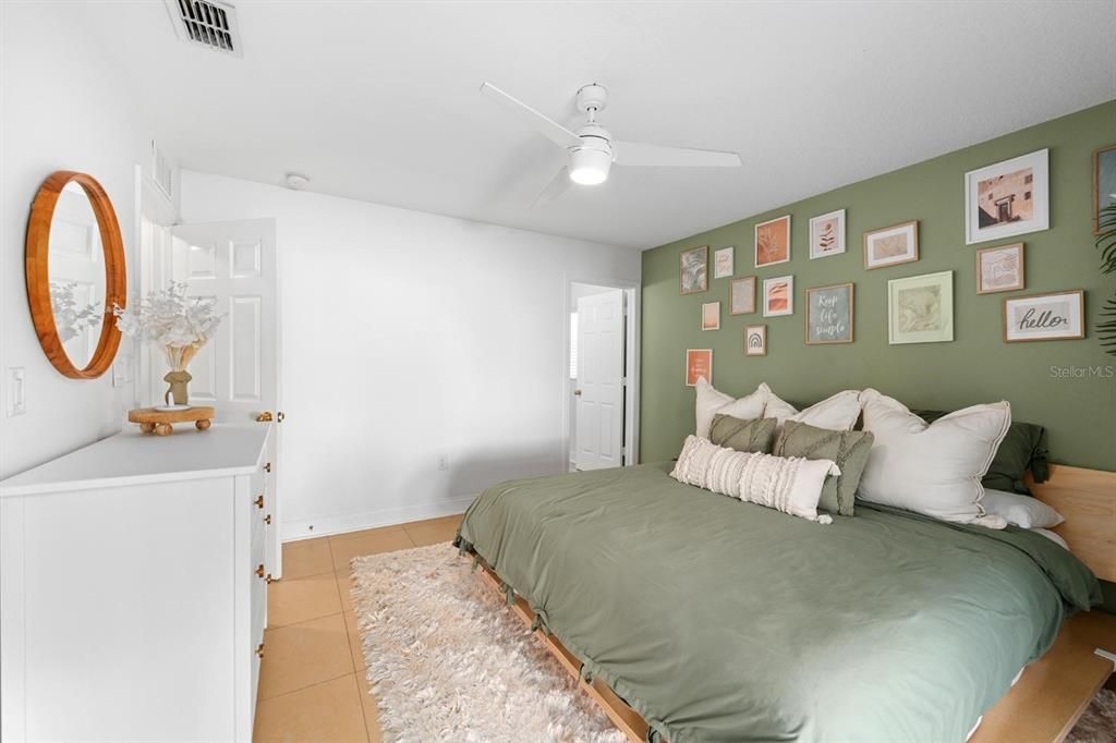 Active With Contract: $3,000 (3 beds, 2 baths, 1350 Square Feet)