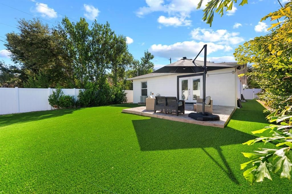 Active With Contract: $3,000 (3 beds, 2 baths, 1350 Square Feet)