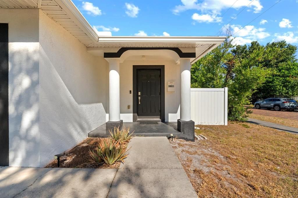 Active With Contract: $3,000 (3 beds, 2 baths, 1350 Square Feet)