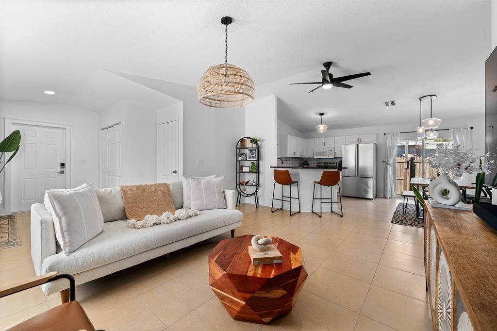 Active With Contract: $3,000 (3 beds, 2 baths, 1350 Square Feet)